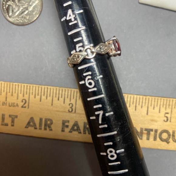 Vintage Avon garnet sterling silver ring - Picture 8 of 8